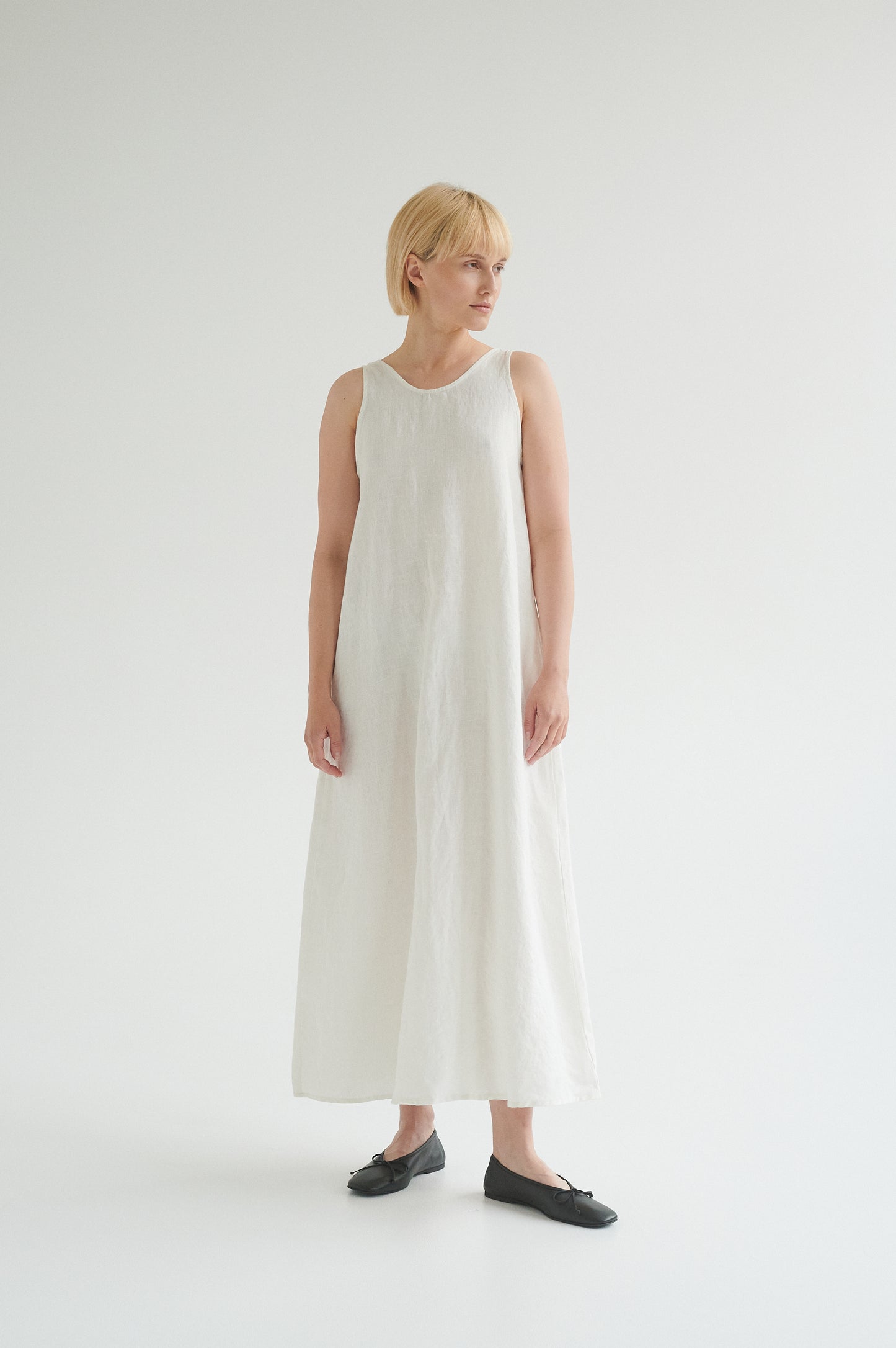 Sleeveless maxi linen dress