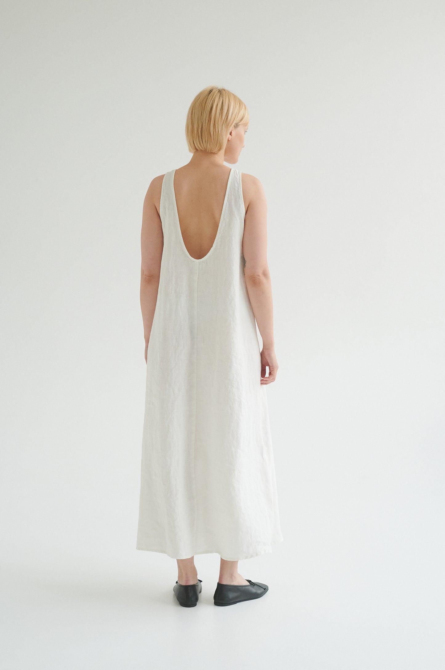 Sleeveless maxi linen dress