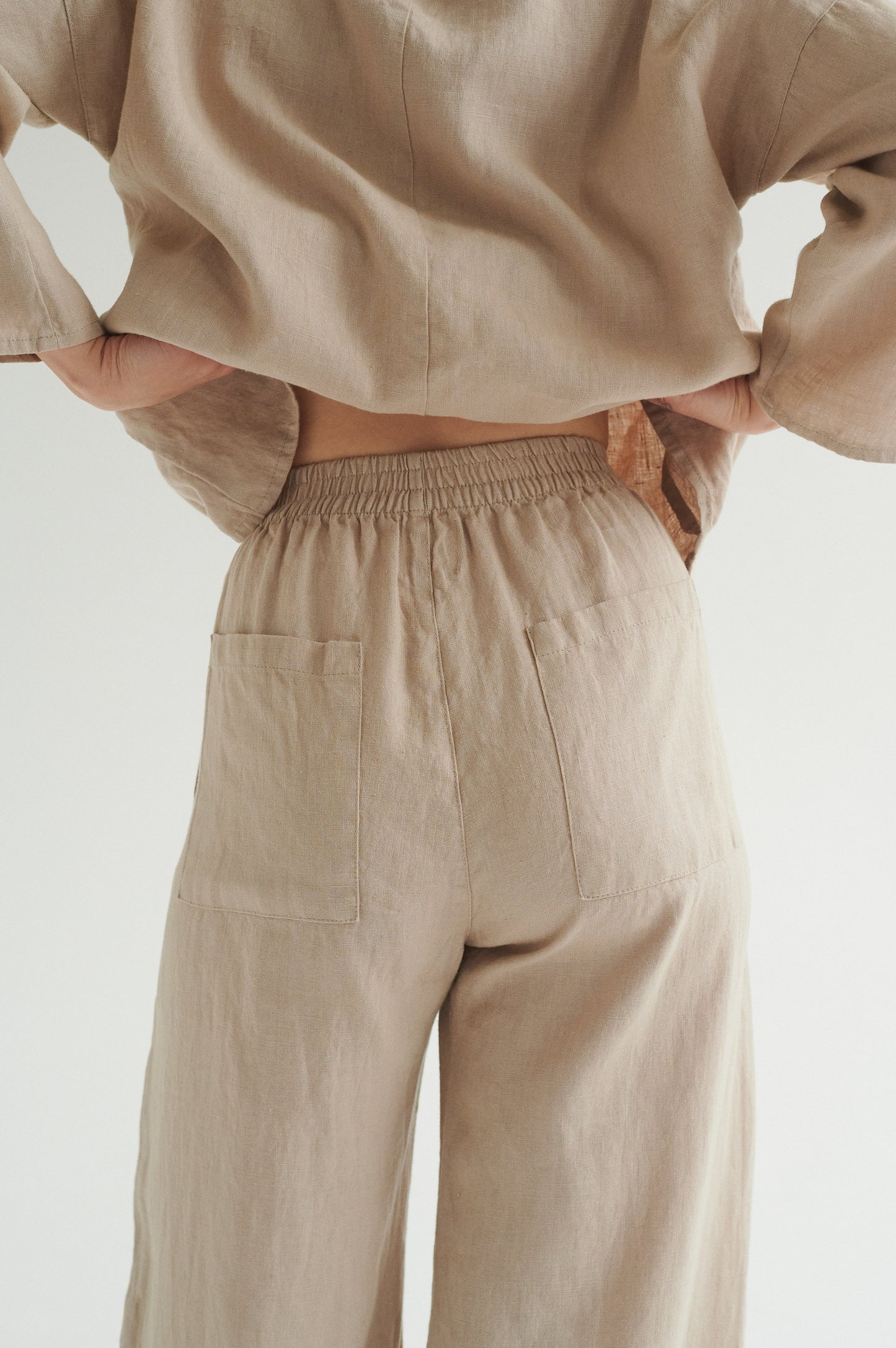 Barrel linen trousers