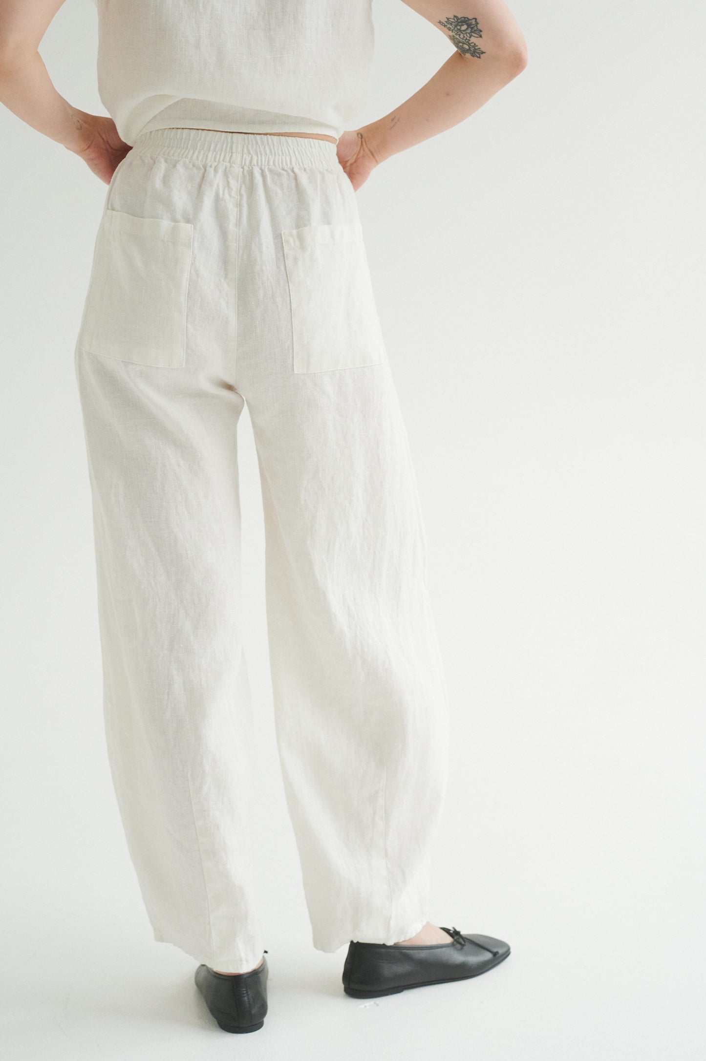 Barrel linen trousers