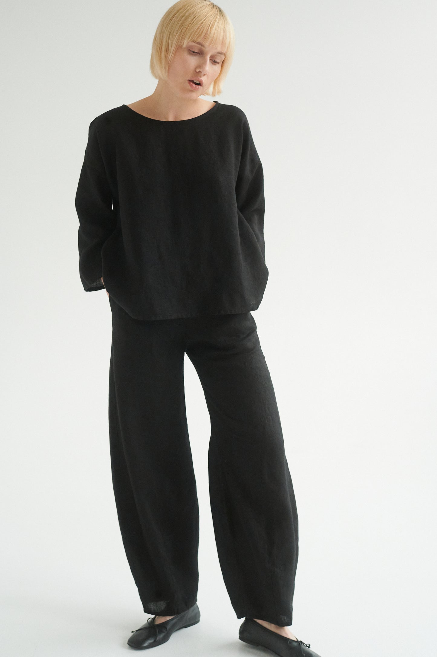 Barrel linen trousers