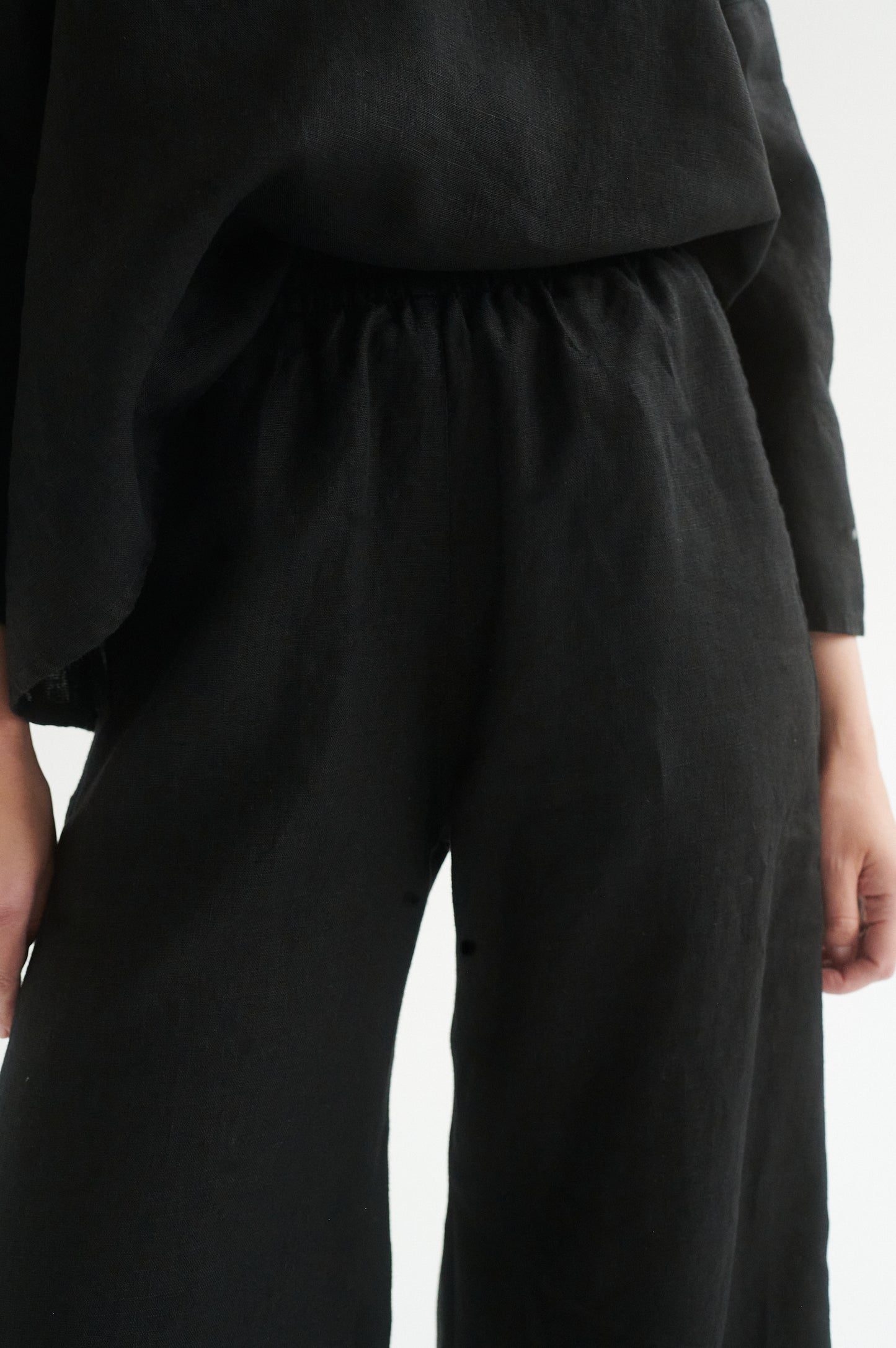 Barrel linen trousers