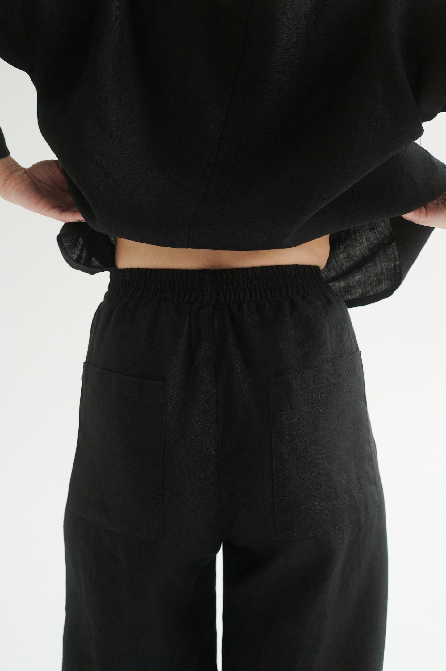 Barrel linen trousers